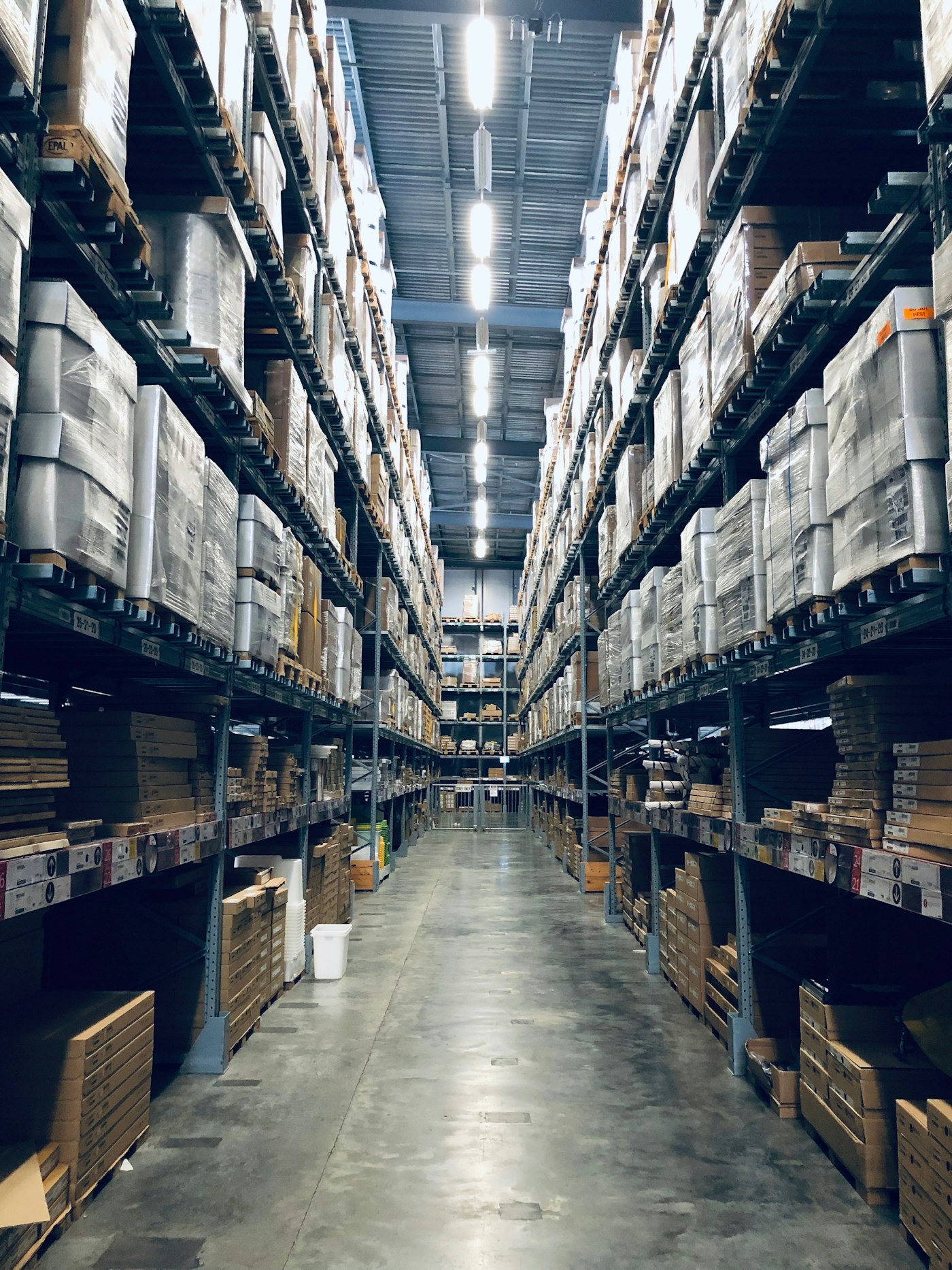 Düzenli fulfillment deposu